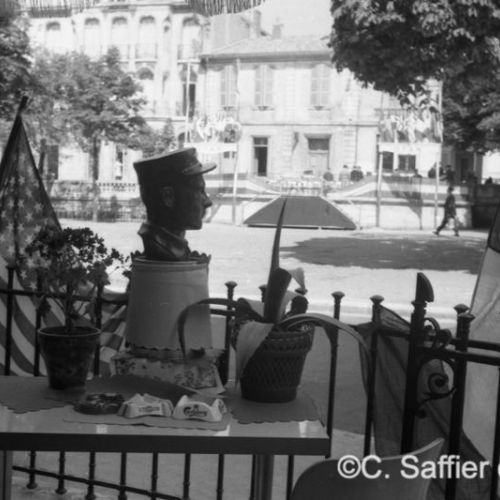 Défilé Franco-Américain pour le 10° anniversaire de l'OTAN.
