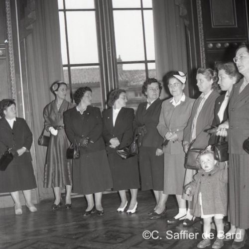 Réception de mamans à l'Hôtel de VIlle pour la Fête des Mères.