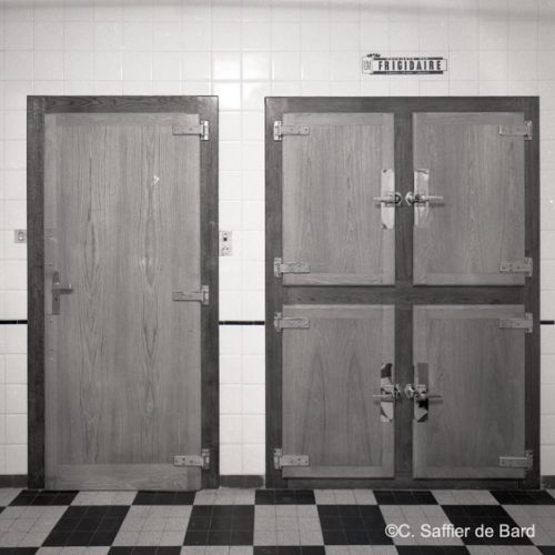 Présentation de nouveaux frigidaires professionnels au magasin Sabas.