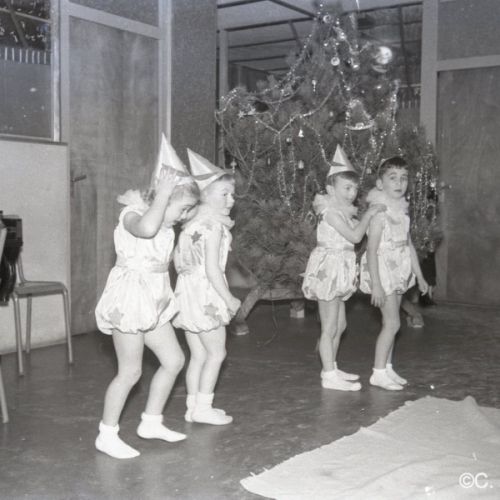 Arbre de Noël de l'école maternelle du Gond-Pontouvre.