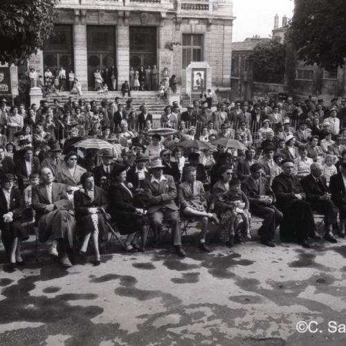 Malgré la pluie, nombreux public au concert du 126e Régiment d'Infanterie.