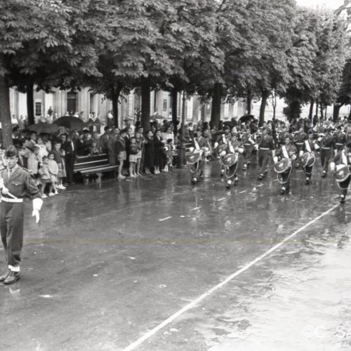 Revue edu 14 juillet et remise de décorations allées de New York à Angoulême.