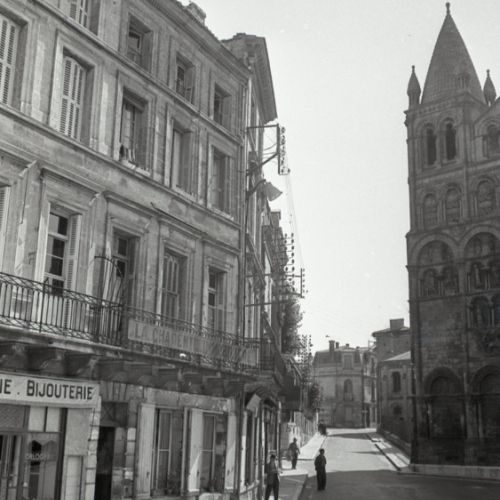 La place Saint Pierre et la rue Tison d'argence.
