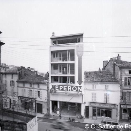 Inauguration du cinéma 'L’Eperon' avec publicité du film Spartacus.