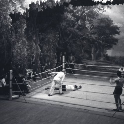 Combat de boxe au théatre.