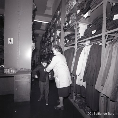 Vente de vêtements pour familles à faibles revenus à Lapouyade.