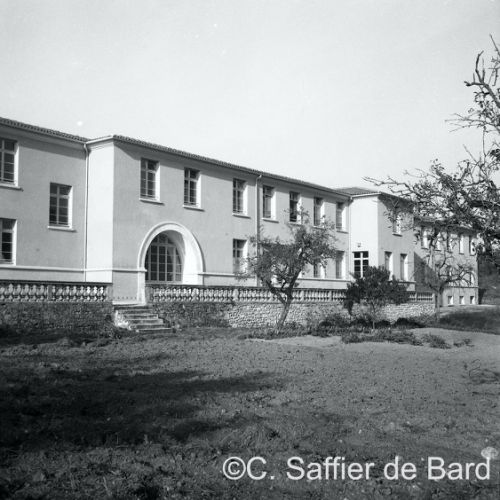 Présentation extérieure du pavillon d'accueil Janet-Charcot de Breuty.