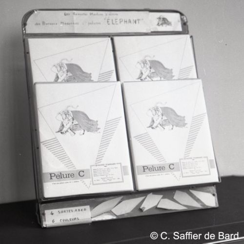 Présentation du papier pelure 'Le Nil'.