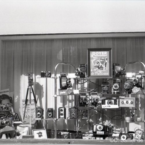 Vitrine du magasin Christian-Claude place de La Bussatte.