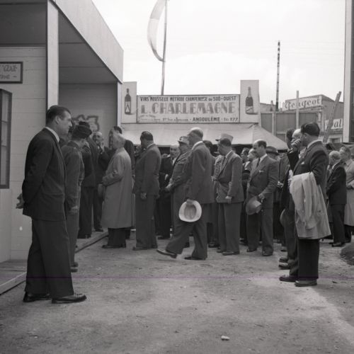 La foire exposition 1953 place du Champ de Mars à Angoulême.