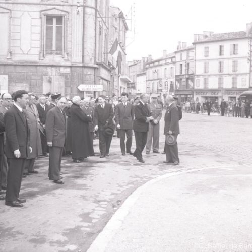 Commémoration de la fête de la victoire au monument aux morts de la place de La Bussatte.