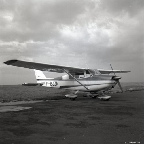 Présentation d’un nouvel avion à l'aéroclub de Bel Air.