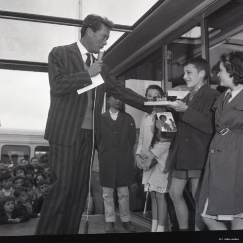 Le Jeu des 1 000 francs animé par Roger Lanzac.