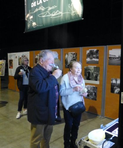 De nombreux participants sont venus voir le diaporama.