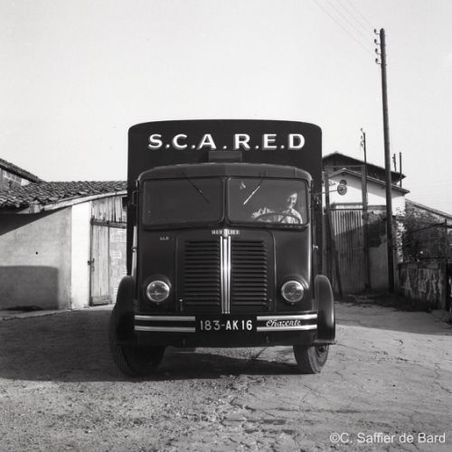 Le camion de l'établissement Bordas.