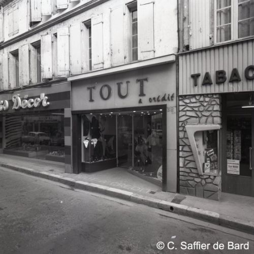 Magasin 'Tout à Crédit'.