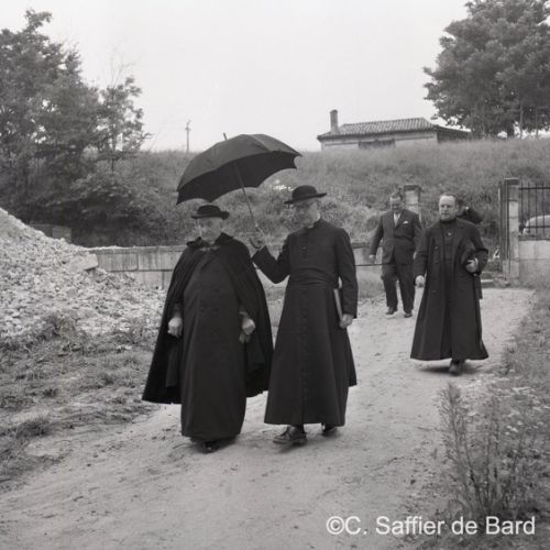 Inauguration de l'hospice d'Aubeterre avec Monseigneur Megnien.