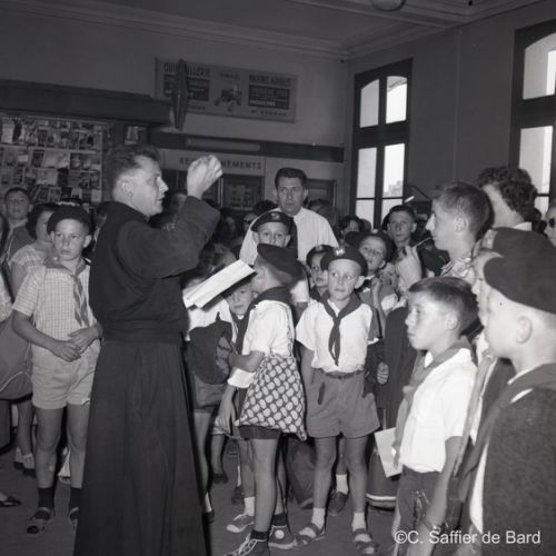 Départ de jeunes pour la colonie de vacances à Meymac.