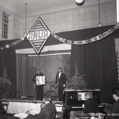 Bal de fin d'année de la RNUR, garage Renault.