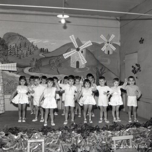 Spectacle costumé à l’école des Boissières.