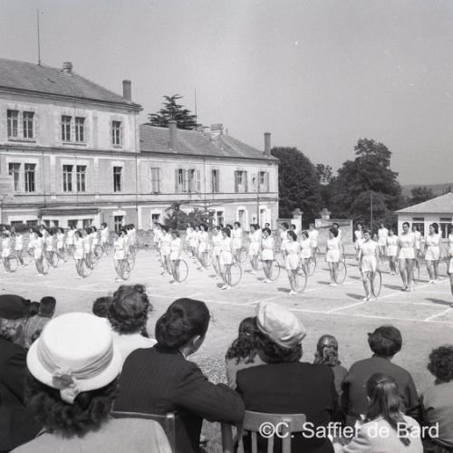 Fête à l'Ecole Normale.