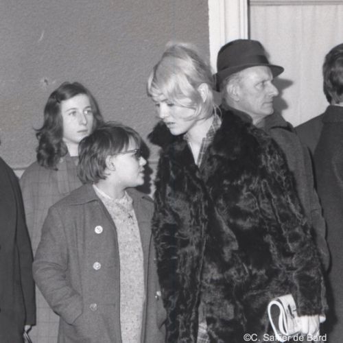 L'actrice Geneviève Grad est présente à l'inauguration du Drugsore.