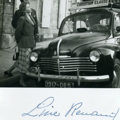 Line Renaud et son mari Loulou Gasté devant la voiture Claude Saffier de Bard.