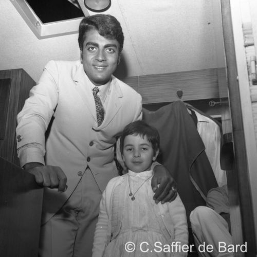 Enrico Macias donne un récital à Montmoreau.