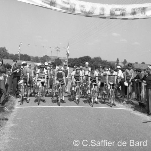 Course cycliste à Charmant Gare.