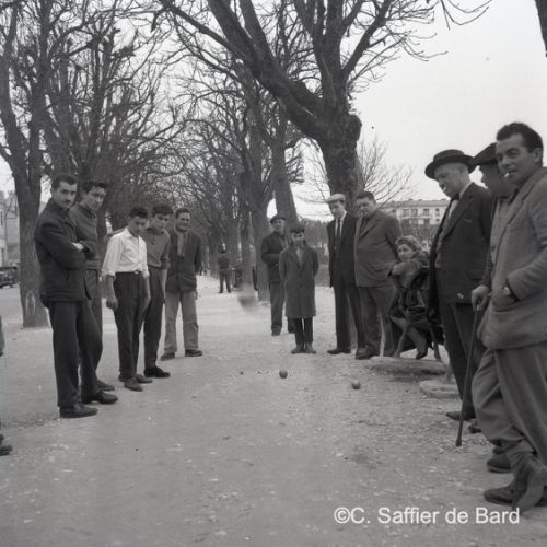 Concours de pétanque boulevard Thiers à Angoulême.