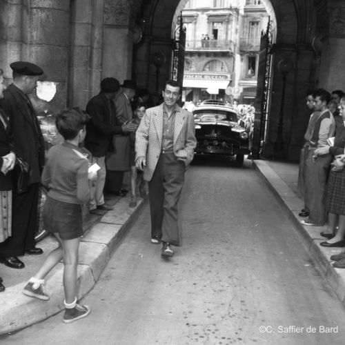 Arrivée de louison Bobet à l'Hotel de Ville.