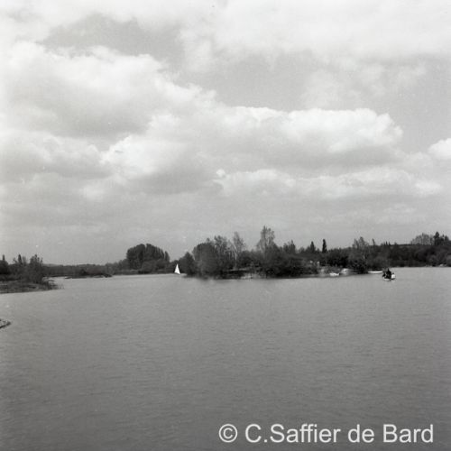 Ecole de voile laïque au plan d'eau de Saint Yrieix.