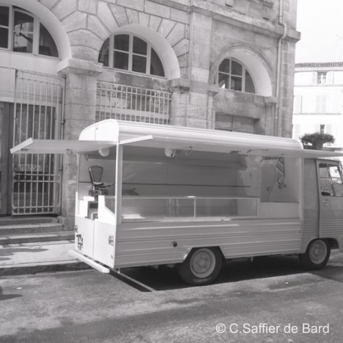Camion de l'entreprise Vrillas à Châteauneuf.