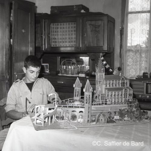 Miniature de la Basilique de Lourdes fabriqué par M. Blincourt.